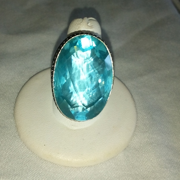 Huge vintage ice blue topaz cocktail ring Size 7 - Picture 4 of 4